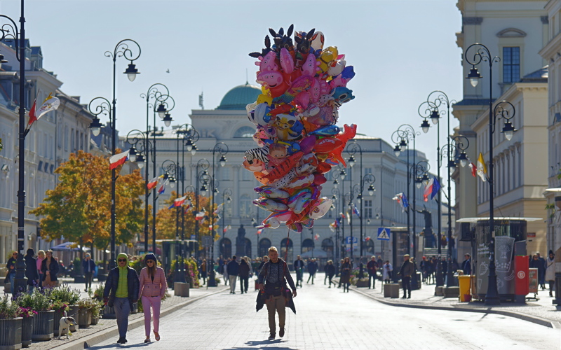 12 - A vibrant street scene along Krakowskie Przedmieście in Warsaw